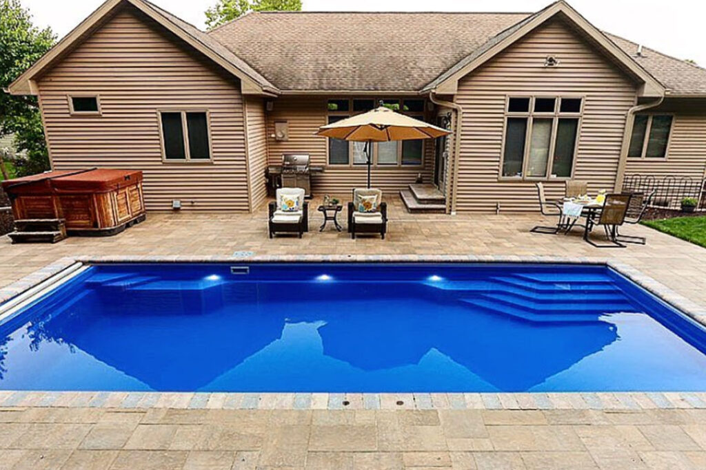 Fiberglass swimming pools